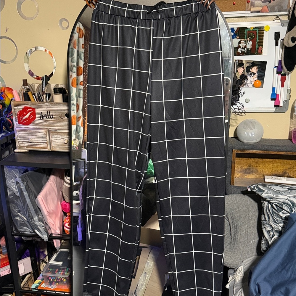 Suit - Picture 3 of 6